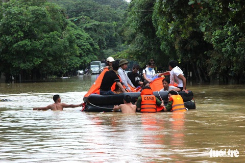 Hà Giang bị mưa lũ chia cắt, 2 người thiệt mạng - Ảnh 5. Hà Giang bị mưa lũ chia cắt, 2 người thiệt mạng - Ảnh 5.