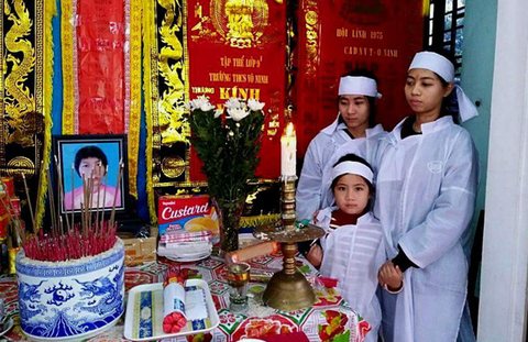 Đường học mong manh của 3 chị em mồ côi - Ảnh 1. Đường học mong manh của 3 chị em mồ côi - Ảnh 1.