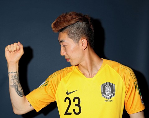 Oppa Hàn Quốc bắt bóng như người nhện làm bao trái tim xao xuyến - Ảnh 1. Oppa Hàn Quốc bắt bóng như người nhện làm bao trái tim xao xuyến - Ảnh 1.