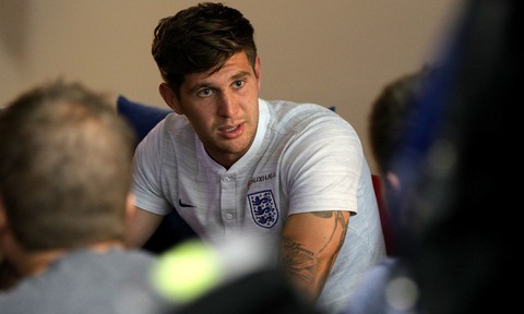 John Stones - hậu vệ đẹp trai, mắt nai mang trái tim sư tử - Ảnh 1. John Stones - hậu vệ đẹp trai, mắt nai mang trái tim sư tử - Ảnh 1.