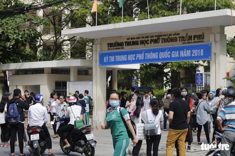 Quên chứng minh nhân dân, nhiều thí sinh phải làm giấy cam đoan - Ảnh 6. Quên chứng minh nhân dân, nhiều thí sinh phải làm giấy cam đoan - Ảnh 6.