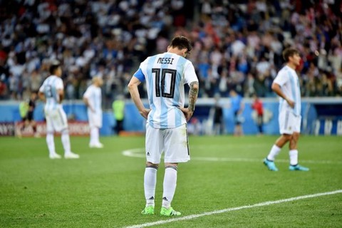 Maradona sốt ruột, muốn truyền lửa cho Messi và đàn em - Ảnh 4. Maradona sốt ruột, muốn truyền lửa cho Messi và đàn em - Ảnh 4.