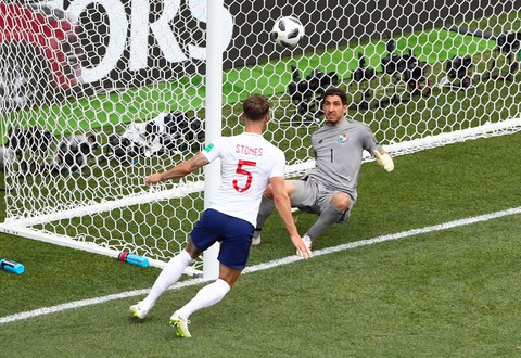 John Stones - hậu vệ đẹp trai, mắt nai mang trái tim sư tử - Ảnh 4. John Stones - hậu vệ đẹp trai, mắt nai mang trái tim sư tử - Ảnh 4.