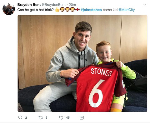 John Stones - hậu vệ đẹp trai, mắt nai mang trái tim sư tử - Ảnh 7. John Stones - hậu vệ đẹp trai, mắt nai mang trái tim sư tử - Ảnh 7.