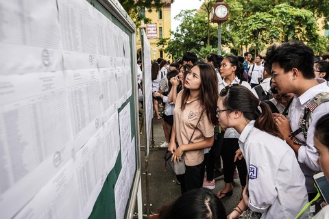 Quên chứng minh nhân dân, nhiều thí sinh phải làm giấy cam đoan - Ảnh 13. Quên chứng minh nhân dân, nhiều thí sinh phải làm giấy cam đoan - Ảnh 13.