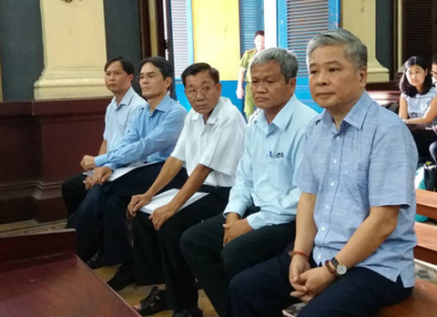 Nguyên phó thống đốc Ngân hàng Nhà nước hầu tòa - Ảnh 3. Nguyên phó thống đốc Ngân hàng Nhà nước hầu tòa - Ảnh 3.