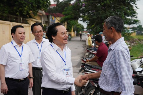 Lào Cai, Hà Giang, Lai Châu: cứu hộ cả đêm để thí sinh đến điểm thi - Ảnh 2. Lào Cai, Hà Giang, Lai Châu: cứu hộ cả đêm để thí sinh đến điểm thi - Ảnh 2.