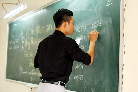 Căng thẳng như... coi thi THPT quốc gia - Ảnh 7. Căng thẳng như... coi thi THPT quốc gia - Ảnh 7.