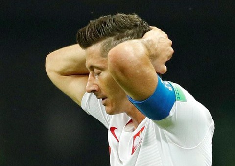 Robert Lewandowski tố đồng đội bỏ “đói” bóng - Ảnh 1. Robert Lewandowski tố đồng đội bỏ “đói” bóng - Ảnh 1.