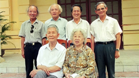 Giáo sư Phan Huy Lê: Ngọn lửa không tắt - Ảnh 1. Giáo sư Phan Huy Lê: Ngọn lửa không tắt - Ảnh 1.