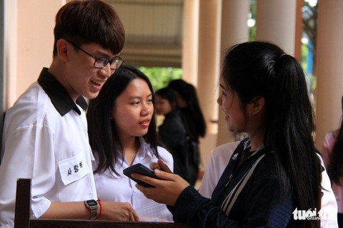 Thí sinh thoải mái bước vào thi toán THPT quốc gia 2018 - Ảnh 5. Thí sinh thoải mái bước vào thi toán THPT quốc gia 2018 - Ảnh 5.