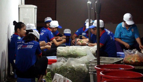 ‘Khu căn cứ’ đặc biệt nấu ăn cho sĩ tử Vĩnh Long - Ảnh 6. ‘Khu căn cứ’ đặc biệt nấu ăn cho sĩ tử Vĩnh Long - Ảnh 6.