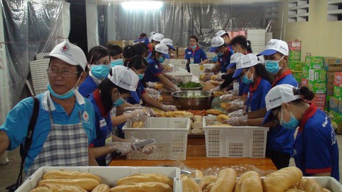 ‘Khu căn cứ’ đặc biệt nấu ăn cho sĩ tử Vĩnh Long - Ảnh 7. ‘Khu căn cứ’ đặc biệt nấu ăn cho sĩ tử Vĩnh Long - Ảnh 7.