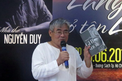 Nhà thơ Nguyễn Duy: Ra đề thi như thế tôi thấy rất mừng - Ảnh 1. Nhà thơ Nguyễn Duy: Ra đề thi như thế tôi thấy rất mừng - Ảnh 1.