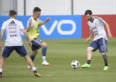 World Cup: Messi tin đang nợ người hâm mộ chiếc cup vô địch thế giới - Ảnh 1. World Cup: Messi tin đang nợ người hâm mộ chiếc cup vô địch thế giới - Ảnh 1.