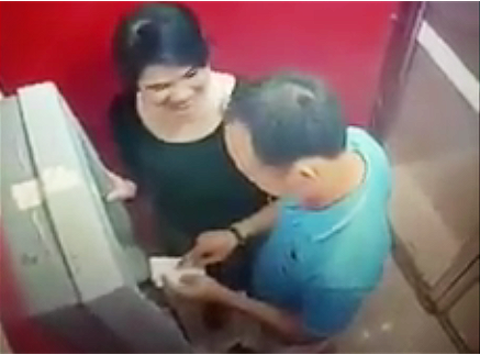 Bị rút sạch tiền vì ghi mật khẩu lên thẻ ATM - Ảnh 2. Bị rút sạch tiền vì ghi mật khẩu lên thẻ ATM - Ảnh 2.