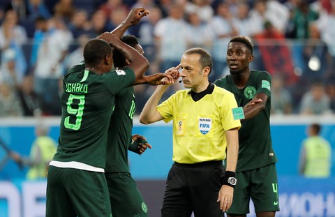 Cakir nói gì khi không thổi 11m phạt Argentina? - Ảnh 1. Cakir nói gì khi không thổi 11m phạt Argentina? - Ảnh 1.