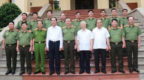 Tổng bí thư: Sắp xếp bộ máy Bộ Công an phải có sự đồng lòng - Ảnh 1. Tổng bí thư: Sắp xếp bộ máy Bộ Công an phải có sự đồng lòng - Ảnh 1.
