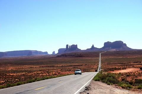 Monument Valley nổi tiếng trong các phim cao bồi viễn Tây - Ảnh 2. Monument Valley nổi tiếng trong các phim cao bồi viễn Tây - Ảnh 2.