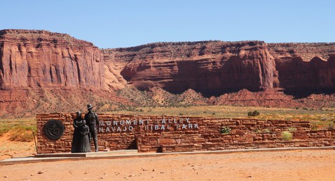Monument Valley nổi tiếng trong các phim cao bồi viễn Tây - Ảnh 3. Monument Valley nổi tiếng trong các phim cao bồi viễn Tây - Ảnh 3.