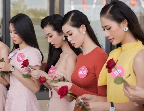 Hoa hậu Việt Nam 2018 bắt tay thực hiện dự án nhân ái - Ảnh 2. Hoa hậu Việt Nam 2018 bắt tay thực hiện dự án nhân ái - Ảnh 2.