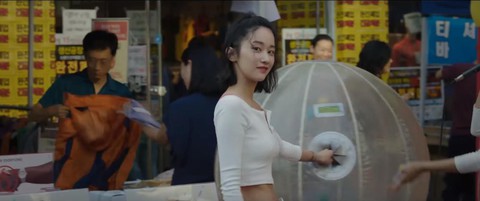 Burning của Lee Chang Dong: Khi tuổi trẻ hoang hoải và bất an - Ảnh 5. Burning của Lee Chang Dong: Khi tuổi trẻ hoang hoải và bất an - Ảnh 5.
