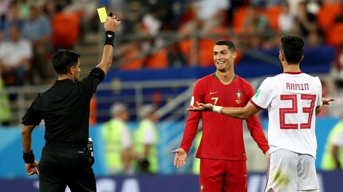 Ronaldo xấu xí, dân mạng... chúc mừng Messi - Ảnh 6. Ronaldo xấu xí, dân mạng... chúc mừng Messi - Ảnh 6.