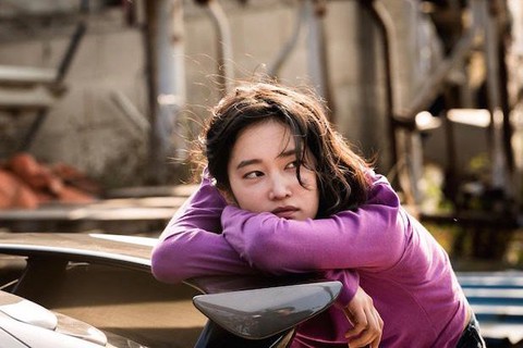 Burning của Lee Chang Dong: Khi tuổi trẻ hoang hoải và bất an - Ảnh 8. Burning của Lee Chang Dong: Khi tuổi trẻ hoang hoải và bất an - Ảnh 8.