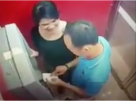 Tự ý rút tiền từ thẻ ATM nhặt được, bị xử lý ra sao? - Ảnh 1. Tự ý rút tiền từ thẻ ATM nhặt được, bị xử lý ra sao? - Ảnh 1.