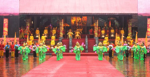 Dân khó khăn, Thanh Hóa cần cả chục ngàn tỉ ngân sách mà lễ lạt đòi chi trăm tỉ? - Ảnh 1. Dân khó khăn, Thanh Hóa cần cả chục ngàn tỉ ngân sách mà lễ lạt đòi chi trăm tỉ? - Ảnh 1.