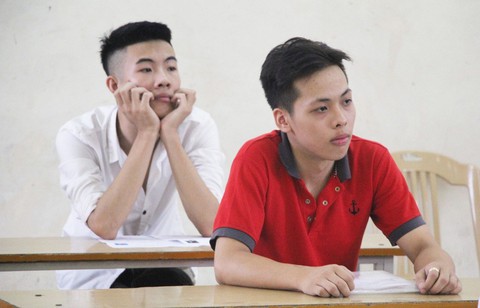 Thí sinh bắt đầu làm bài ngoại ngữ thi THPT quốc gia - Ảnh 1. Thí sinh bắt đầu làm bài ngoại ngữ thi THPT quốc gia - Ảnh 1.