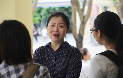 Lộn xộn trước điểm thi môn tổ hợp vì thí sinh sợ trễ giờ - Ảnh 2. Lộn xộn trước điểm thi môn tổ hợp vì thí sinh sợ trễ giờ - Ảnh 2.
