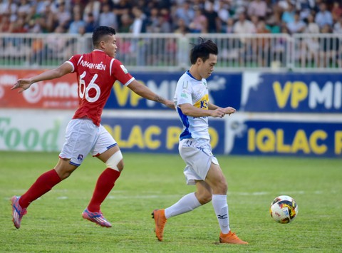 V-League 2018: Văn Toàn lập cú đúp, HAGL thắng đậm - Ảnh 1. V-League 2018: Văn Toàn lập cú đúp, HAGL thắng đậm - Ảnh 1.