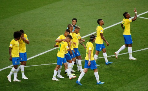 Thắng nhẹ Serbia, Brazil đụng Mexico ở vòng 16 đội - Ảnh 4. Thắng nhẹ Serbia, Brazil đụng Mexico ở vòng 16 đội - Ảnh 4.