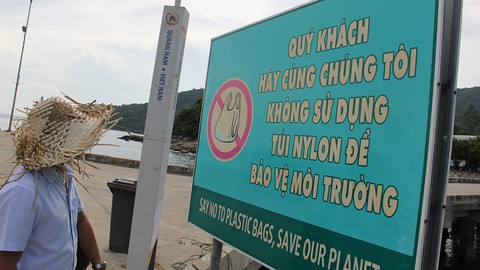 Dân Cù Lao Chàm không còn muốn dùng túi nilông nữa - Ảnh 1. Dân Cù Lao Chàm không còn muốn dùng túi nilông nữa - Ảnh 1.