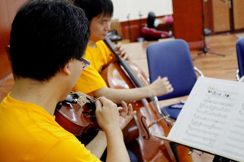 Nhóm nhạc Nhật chơi Diễm xưa cho bệnh nhân ung thư Đà Nẵng - Ảnh 3. Nhóm nhạc Nhật chơi Diễm xưa cho bệnh nhân ung thư Đà Nẵng - Ảnh 3.