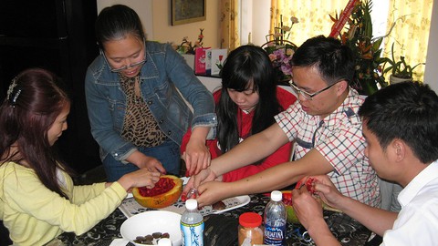 Nữ tiến sĩ gốc Việt mê đắm gấc: Nên dùng như uống cà phê hàng ngày - Ảnh 2. Nữ tiến sĩ gốc Việt mê đắm gấc: Nên dùng như uống cà phê hàng ngày - Ảnh 2.
