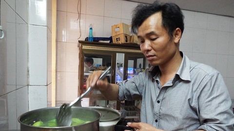 Chồng vào bếp: thêm gia vị tình yêu cho bữa cơm nhà - Ảnh 1. Chồng vào bếp: thêm gia vị tình yêu cho bữa cơm nhà - Ảnh 1.