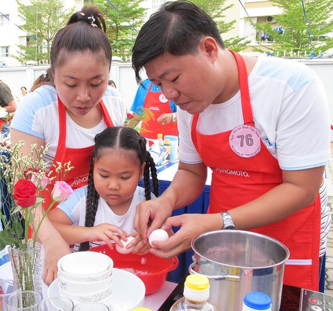 gia dinh va con cung vao bep 4(read-only) gia dinh va con cung vao bep 4(read-only)