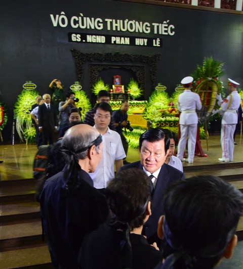 Tiễn đưa giáo sư Phan Huy Lê - người thầy của những người thầy - Ảnh 5. Tiễn đưa giáo sư Phan Huy Lê - người thầy của những người thầy - Ảnh 5.