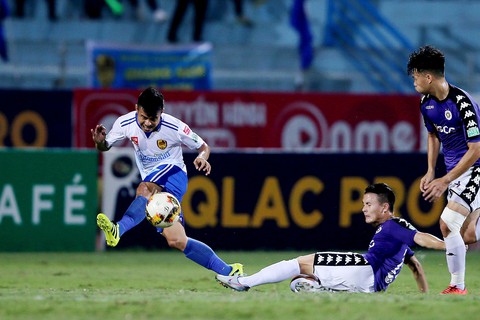 Đội đầu bảng V-League Hà Nội nhọc nhằn hạ đương kim vô địch Quảng Nam - Ảnh 2. Đội đầu bảng V-League Hà Nội nhọc nhằn hạ đương kim vô địch Quảng Nam - Ảnh 2.