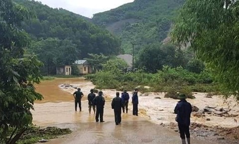 Một thiếu úy công an bị lũ cuốn trôi khi đi làm nhiệm vụ - Ảnh 1. Một thiếu úy công an bị lũ cuốn trôi khi đi làm nhiệm vụ - Ảnh 1.