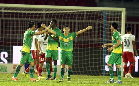 HLV Miura lập kỷ lục 11 trận không thắng ở V-League 2018 - Ảnh 1. HLV Miura lập kỷ lục 11 trận không thắng ở V-League 2018 - Ảnh 1.