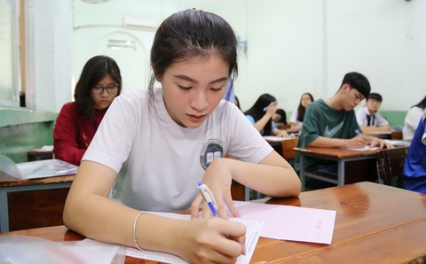Thí sinh tự tin dễ lấy điểm 7 môn sử THPT quốc gia - Ảnh 7. Thí sinh tự tin dễ lấy điểm 7 môn sử THPT quốc gia - Ảnh 7.