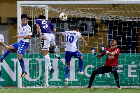 Đội đầu bảng V-League Hà Nội nhọc nhằn hạ đương kim vô địch Quảng Nam - Ảnh 1. Đội đầu bảng V-League Hà Nội nhọc nhằn hạ đương kim vô địch Quảng Nam - Ảnh 1.
