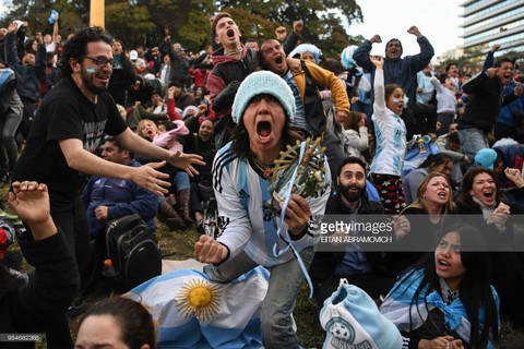 Fan sốc vì lần đầu thấy Messi nói chuyện với tư cách lãnh đạo đội bóng - Ảnh 4. Fan sốc vì lần đầu thấy Messi nói chuyện với tư cách lãnh đạo đội bóng - Ảnh 4.