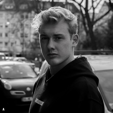 Hoàng tử tóc vàng Julian Brandt trong dàn nam thần Đức - Ảnh 7. Hoàng tử tóc vàng Julian Brandt trong dàn nam thần Đức - Ảnh 7.