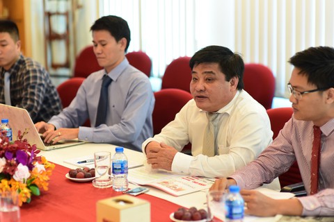 Trợ lý ngoại trưởng Mỹ ấn tượng về cải tiến của Tuổi Trẻ - Ảnh 3. Trợ lý ngoại trưởng Mỹ ấn tượng về cải tiến của Tuổi Trẻ - Ảnh 3.