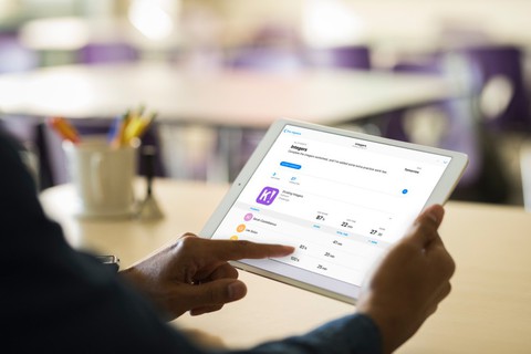 Apple hỗ trợ các thầy cô giáo với ứng dụng miễn phí Schoolwork - Ảnh 1. Apple hỗ trợ các thầy cô giáo với ứng dụng miễn phí Schoolwork - Ảnh 1.