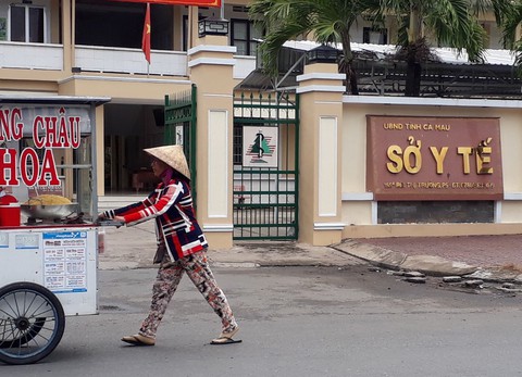 Cảnh cáo nguyên giám đốc Sở Y tế tỉnh Cà Mau - Ảnh 1. Cảnh cáo nguyên giám đốc Sở Y tế tỉnh Cà Mau - Ảnh 1.